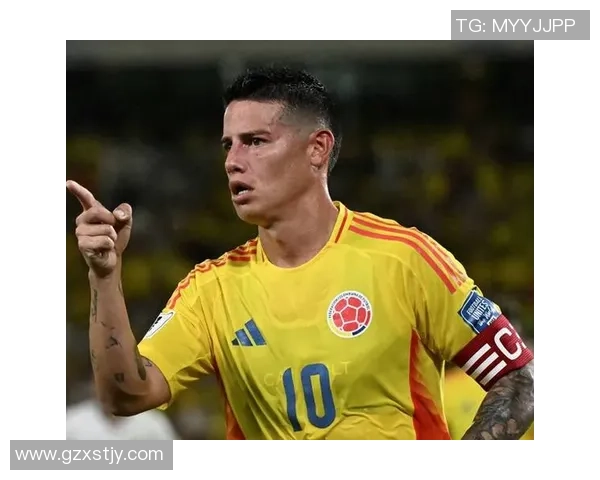 足球明星低头瞬间高清特写展现他们的专注与魅力